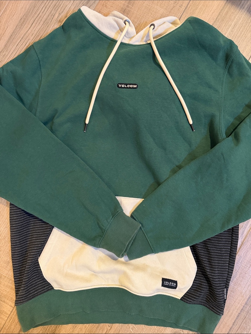 Volcom Green and Cream Large Pullover Hoodie with Black Stripe Accents
